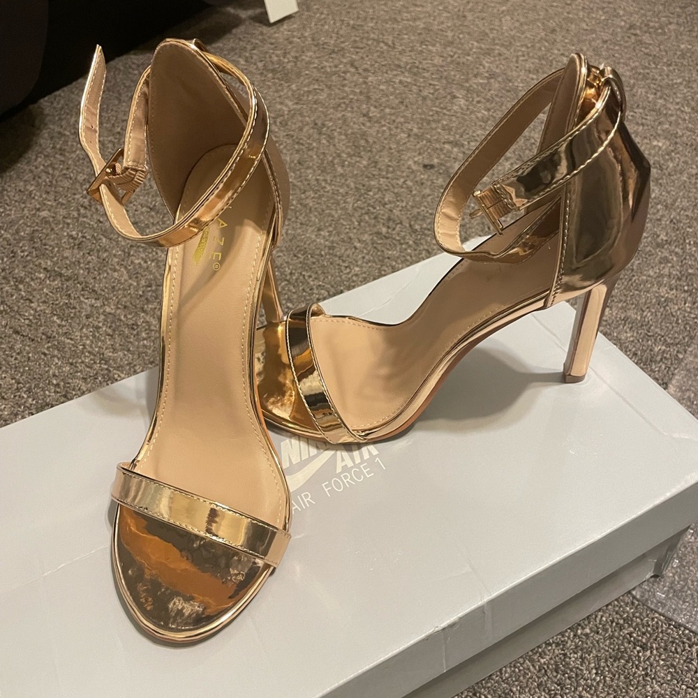 FASHION NOVA HEELS - Picture 2 of 4